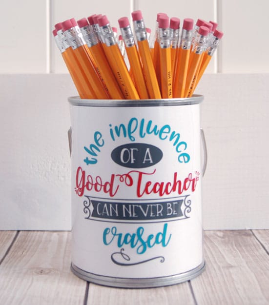 Easy Pen Holder Teacher Gift {tutorial}