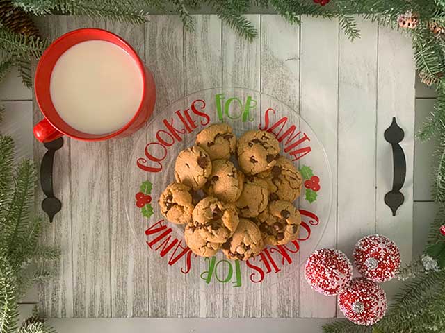 Make a Hand-Painted Cookie Plate for Santa