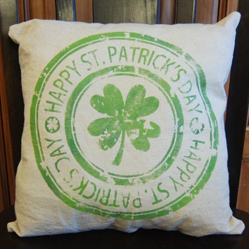 Make your own St. Patrick's Day pillow with your Silhouette, Cricut, or Brother Cutting Machine. This St. Patrick's Day project is quick and easy and makes a great decoration for your home. #stpatricksdaysilhouetteprojects #stpatricksdayprojects #stpatricksdaybrotherprojects