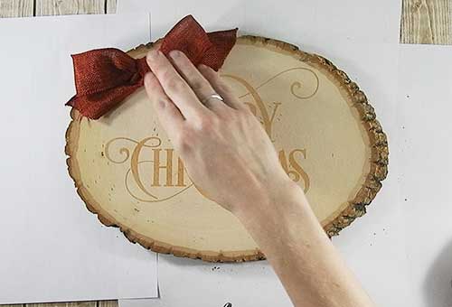 Make your own custom Christmas wood slice with your Silhouette or Cricut machine. This DIY project is easy and quick to make and is the perfect decoration for home. #ChristmasSilhouette #ChristmasCricut #ChristmasSVG #Christmaswoodslice