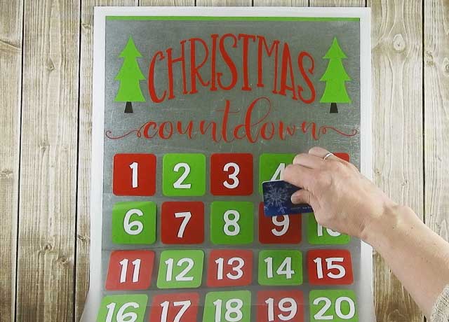 Countdown the days until Christmas arrives with this easy to do project. #christmassvg #christmascountdown #silhouette #cricut