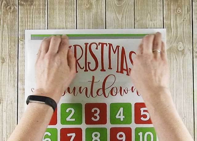 Countdown the days until Christmas arrives with this easy to do project. #christmassvg #christmascountdown #silhouette #cricut