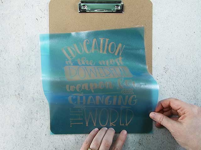 Make a quick and easy gift for your favorite teacher with your silhouette or cricut. This cute diy stenciled clipboard is perfect for teacher appreciation, end of year teacher gifts, or anywhere in between. #teacherappreciationsilhouette #teacherappreciationcricut #teacherappreciationsvg