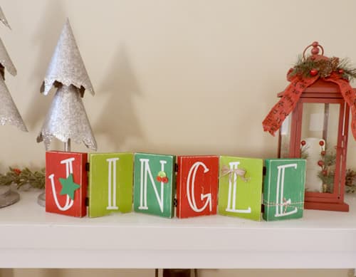 How to make a Wood Christmas Sign with Cricut