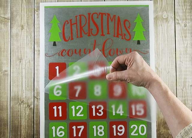 Countdown the days until Christmas arrives with this easy to do project. #christmassvg #christmascountdown #silhouette #cricut