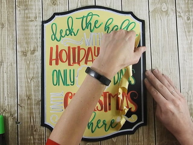 Countdown the days until Christmas arrives with this easy to do project. #christmassvg #christmascountdown #silhouette #cricut